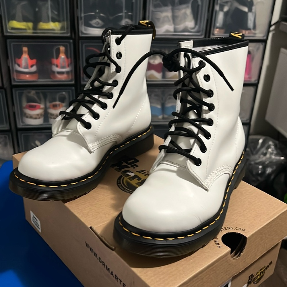 Size 7 white 1460 Dr. Martin boots